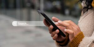 Lady searching for a local funeral home on google ads